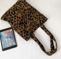 Taske i fløjl med leopardmønster