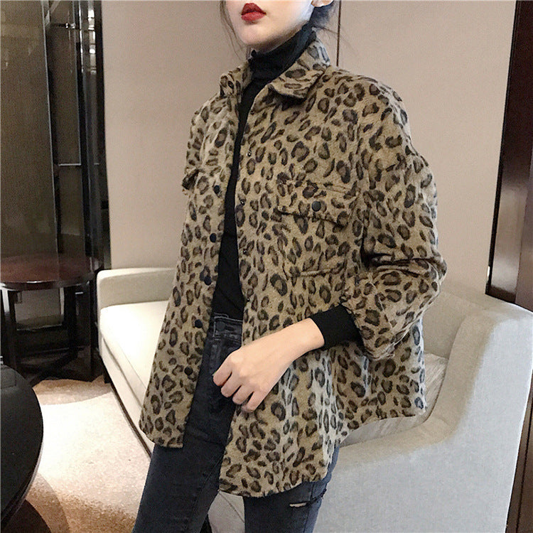 Løs skjorte med leopardmønster
